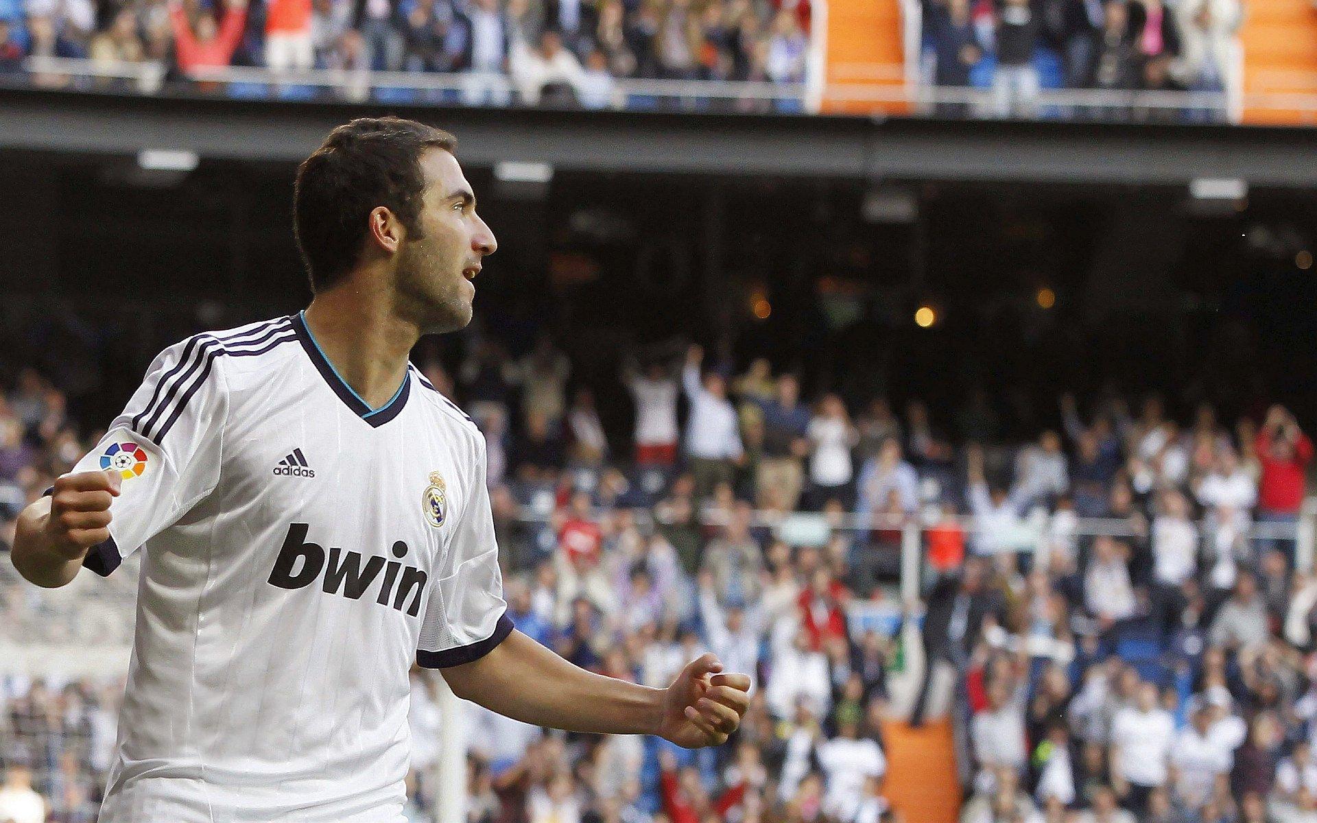 克雷莫内塞主场迎战亚特兰大，瓦尔迪领衔锋线，卢克曼与德凯特拉雷联袂出战