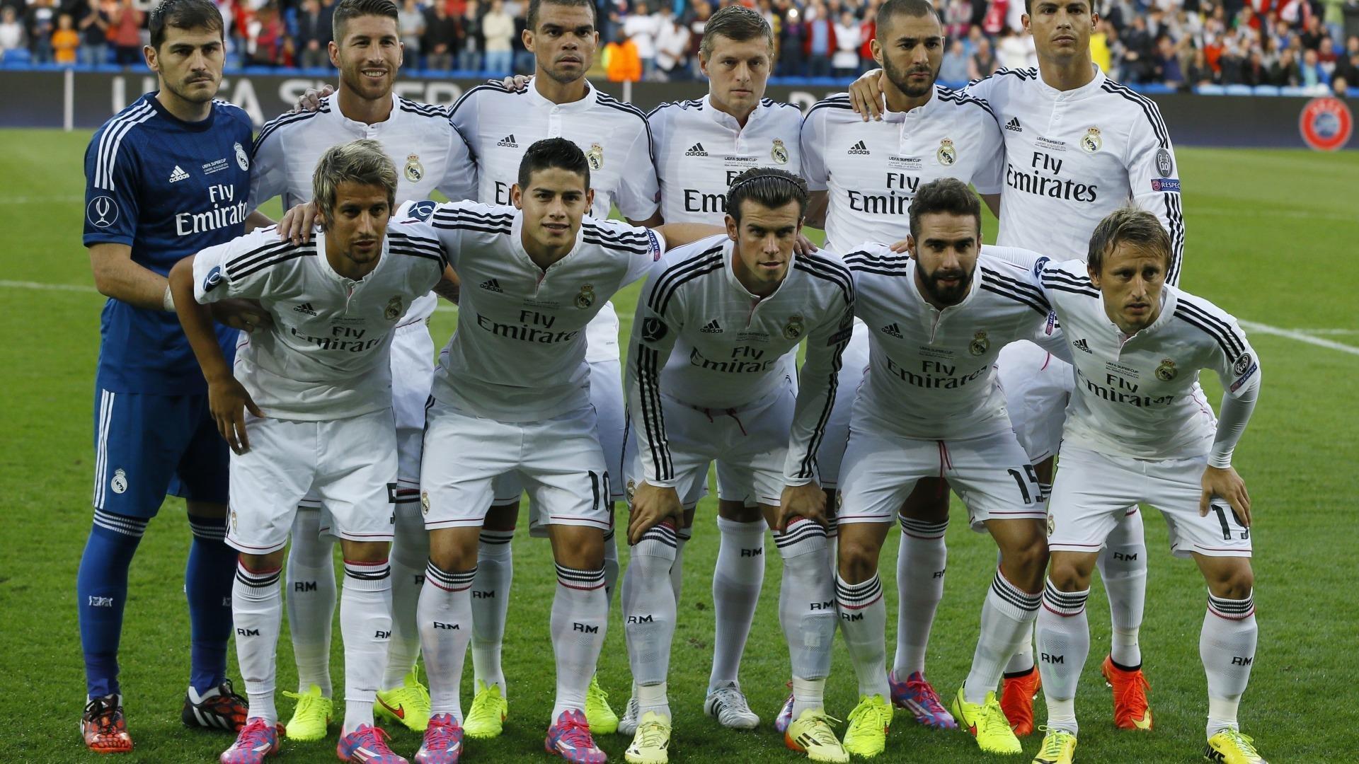 当非洲杯决赛点球失手瞬间，阿诺德与弟弟的震惊与足球的共鸣